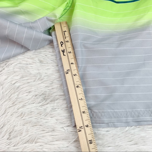 Under Armour New boy's XL striped board short swim trunks - Picture 5 of 8